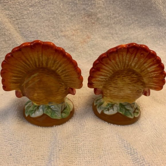 Cute Pair of Turkeys - Salt & Pepper Shakers - Ceramic - Picture 2 of 5